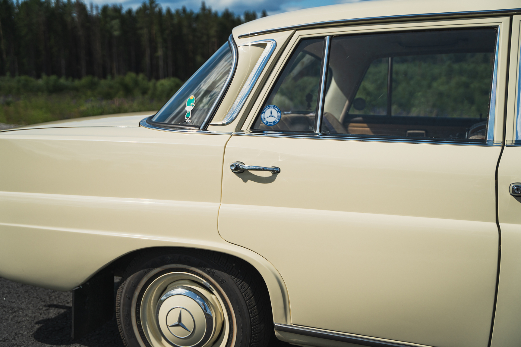 Exteriörbild på 1966 Mercedes-Benz 200 D "Heckflosse"