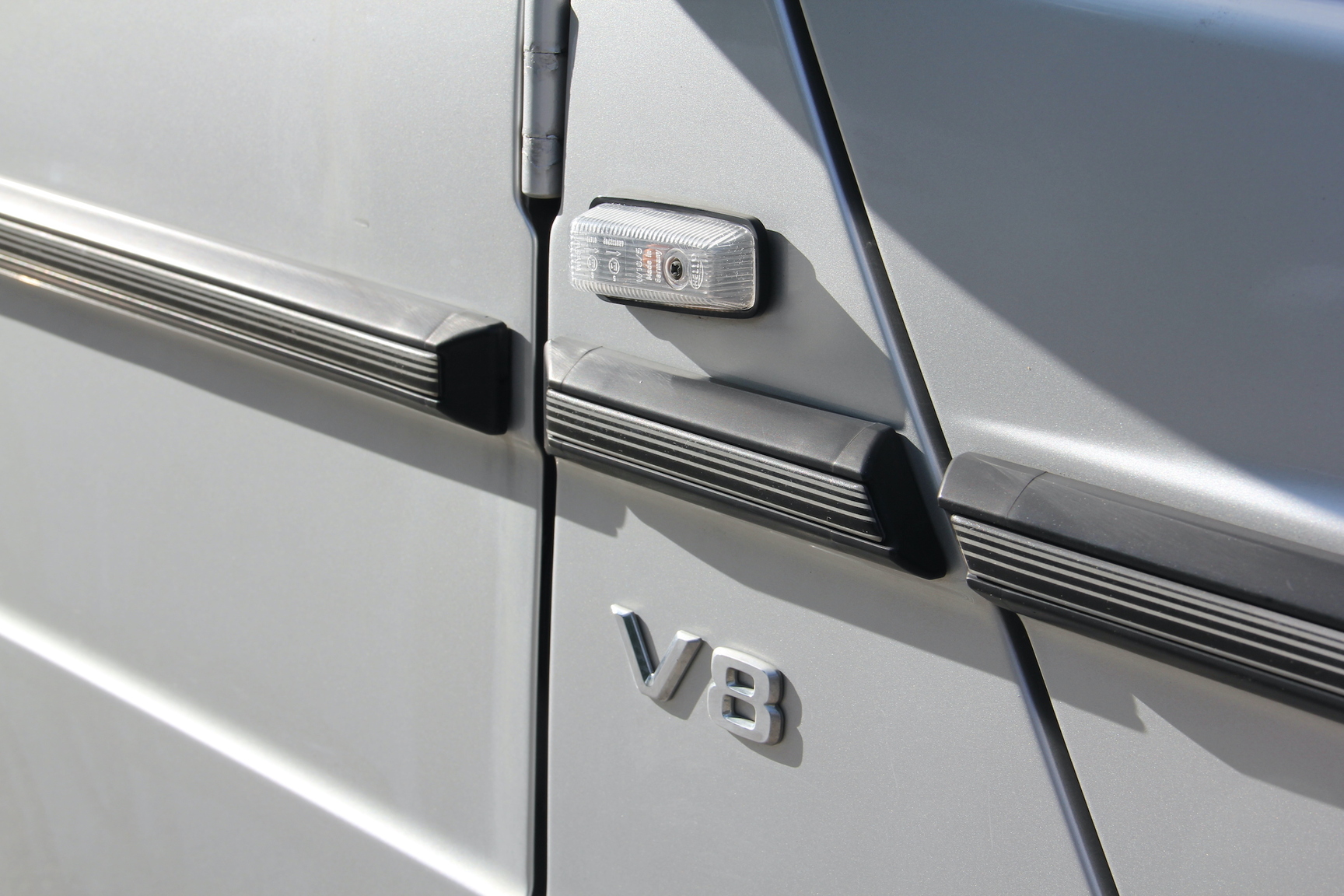 Exterior image of 2002 Mercedes-Benz G 500