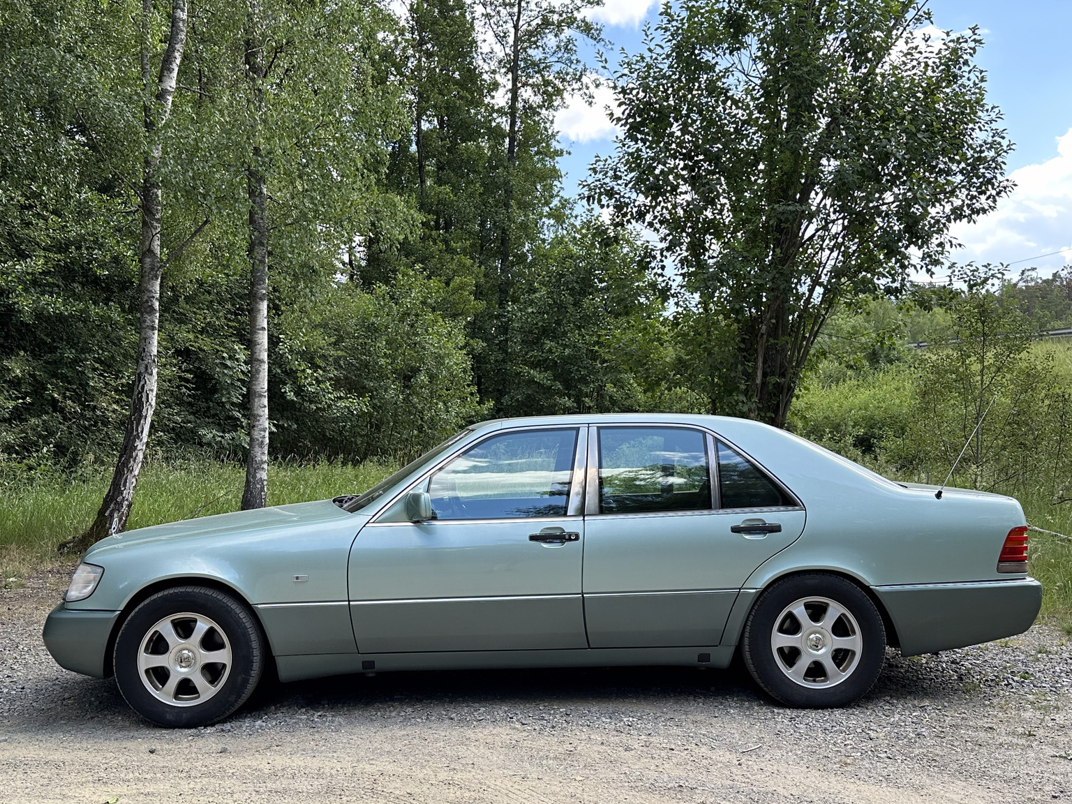 Exterior image of 1992 Mercedes 300 SE (4)