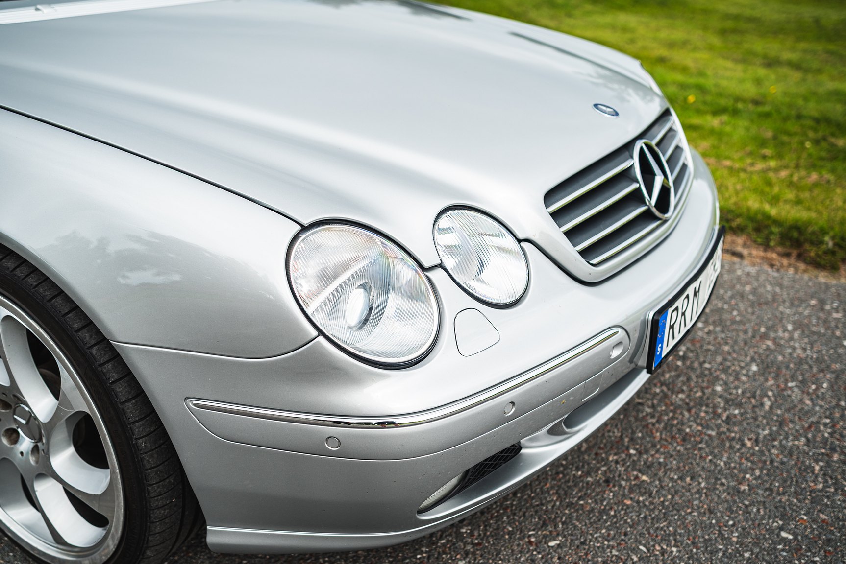Exterior image of 2000 Mercedes-Benz CL 500