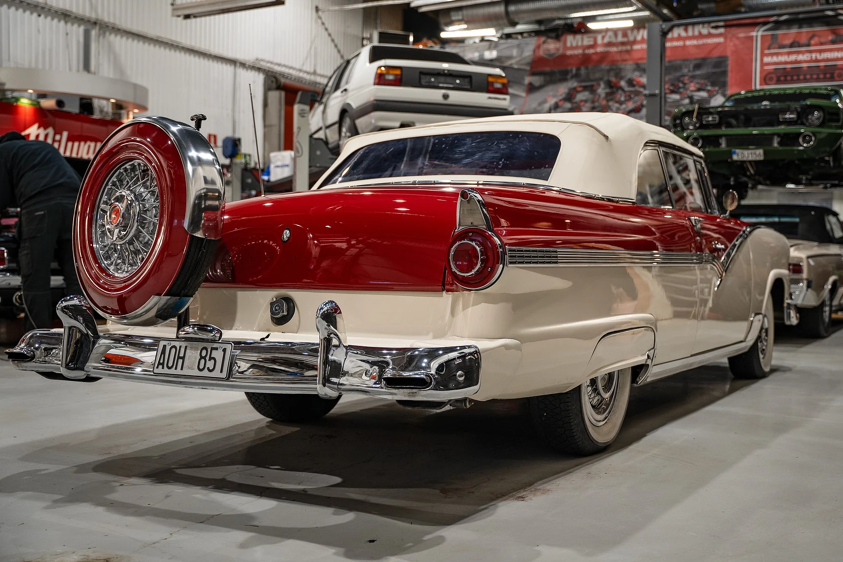 Exteriörbild på 1956 Ford Fairline Sunliner V8 (8)