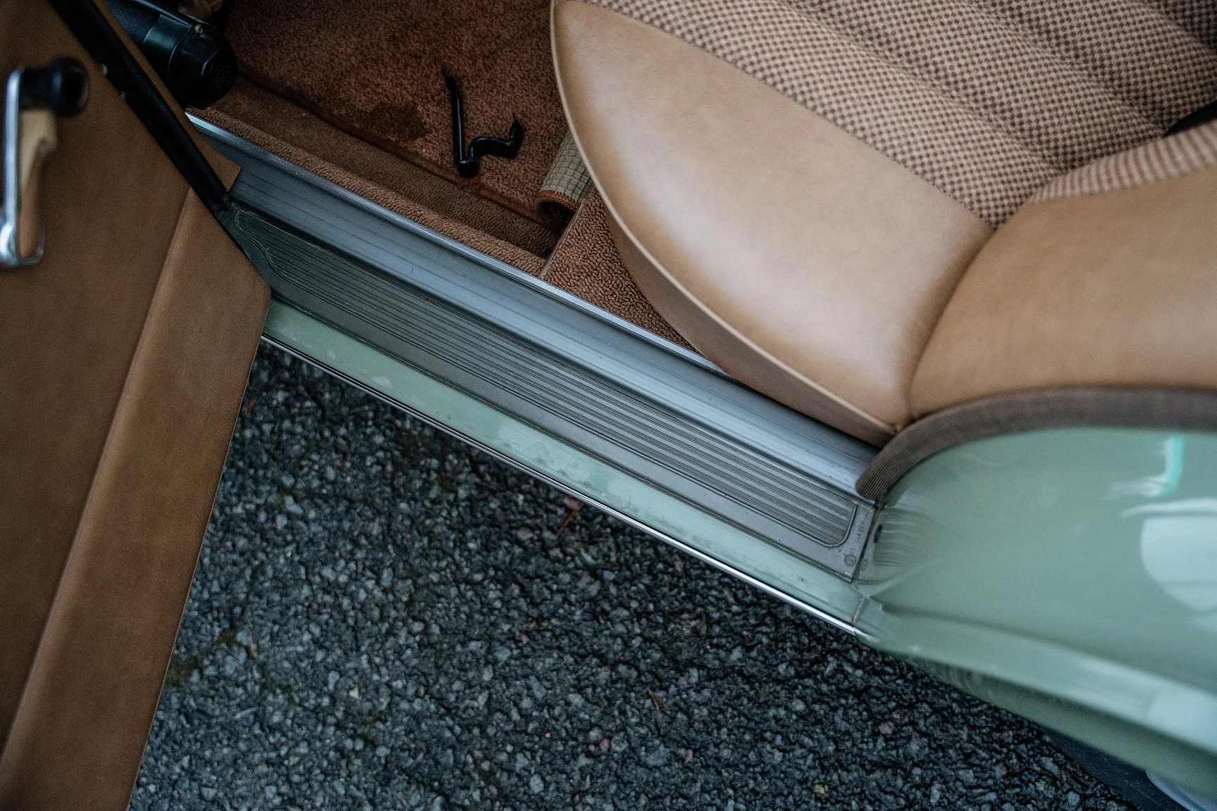 Interior image of 1975 Mercedes-Benz 240 D 3.0 (36)