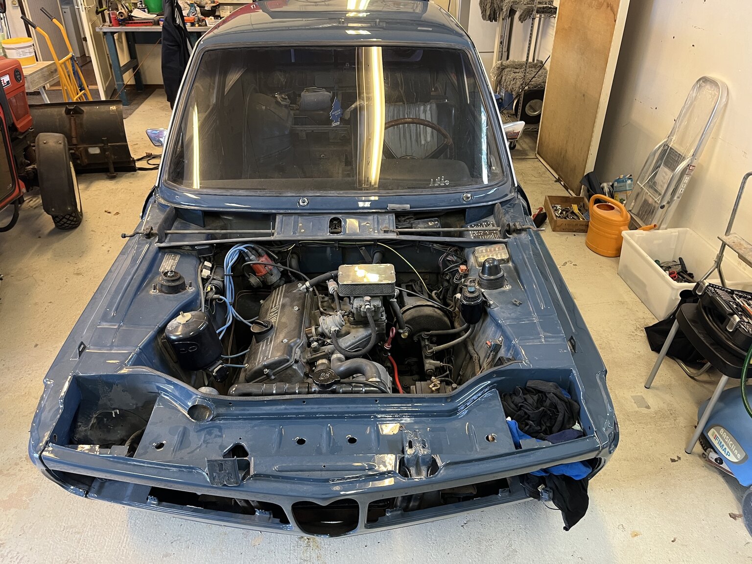Image of 1972 BMW 2000 Touring mechanics
