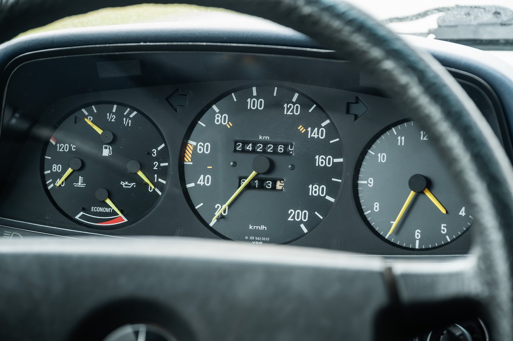 Innenraumfoto von 1985 Mercedes-Benz 200 Automatic