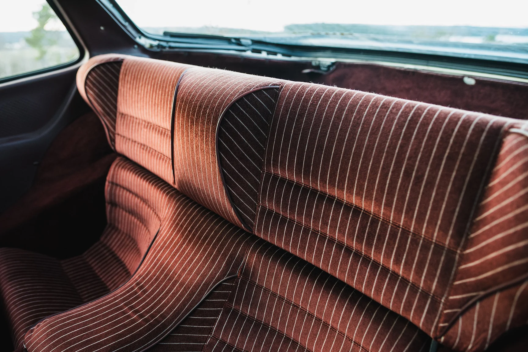 Interior image of 1986 Porsche 944R (52)