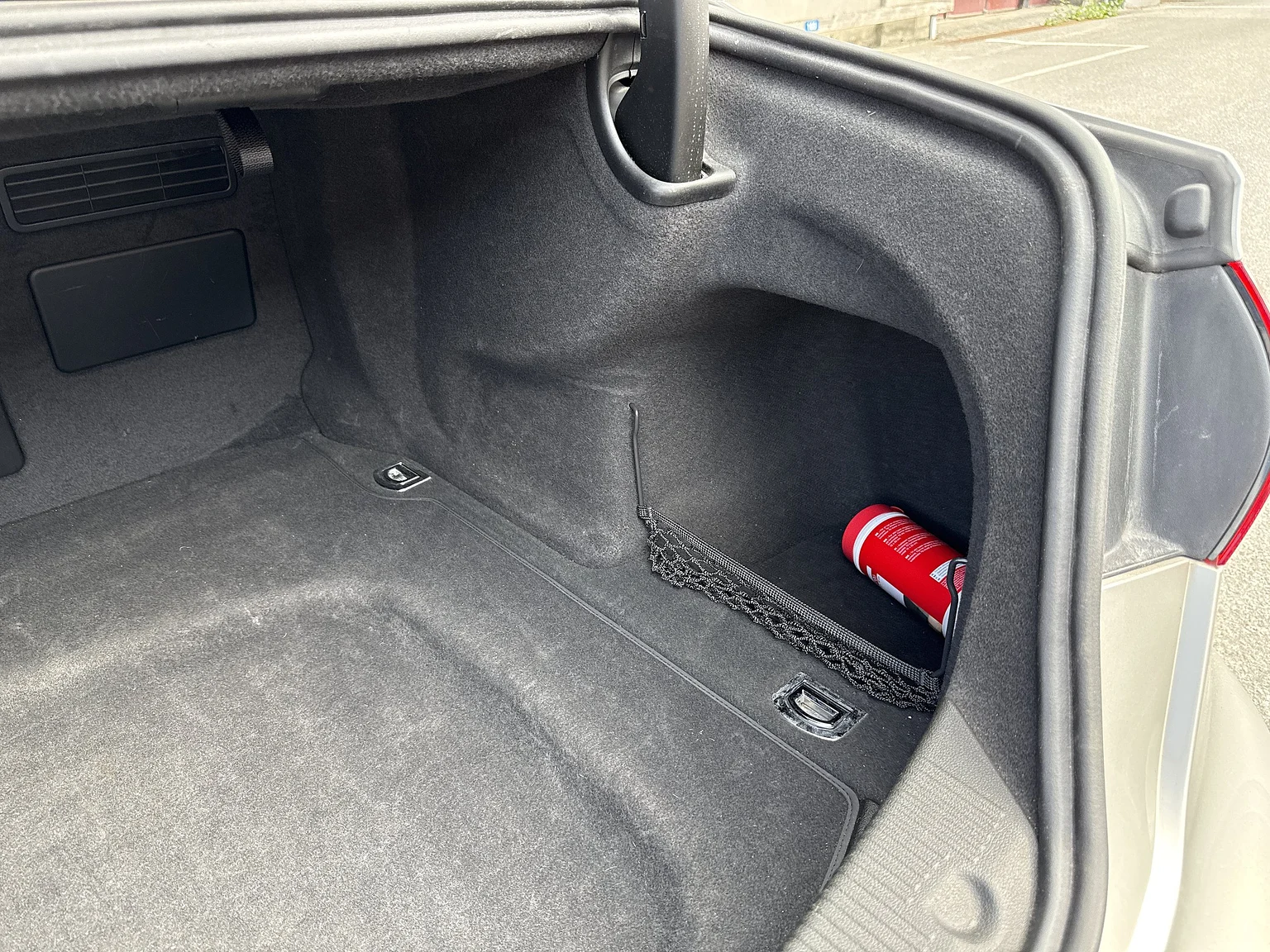 Innenraumfoto von 2014 Audi A8 4.0 TFSI (120)