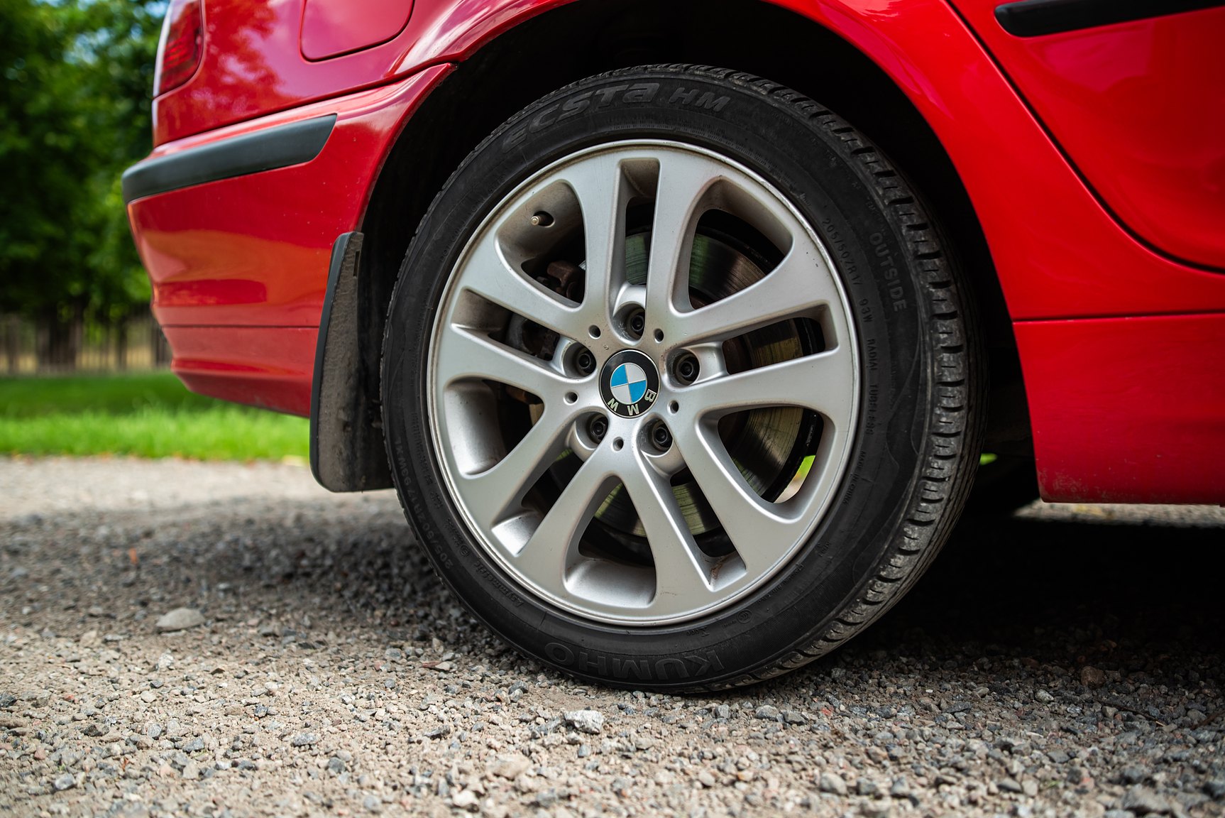Exterior image of 2001 BMW 330Xi