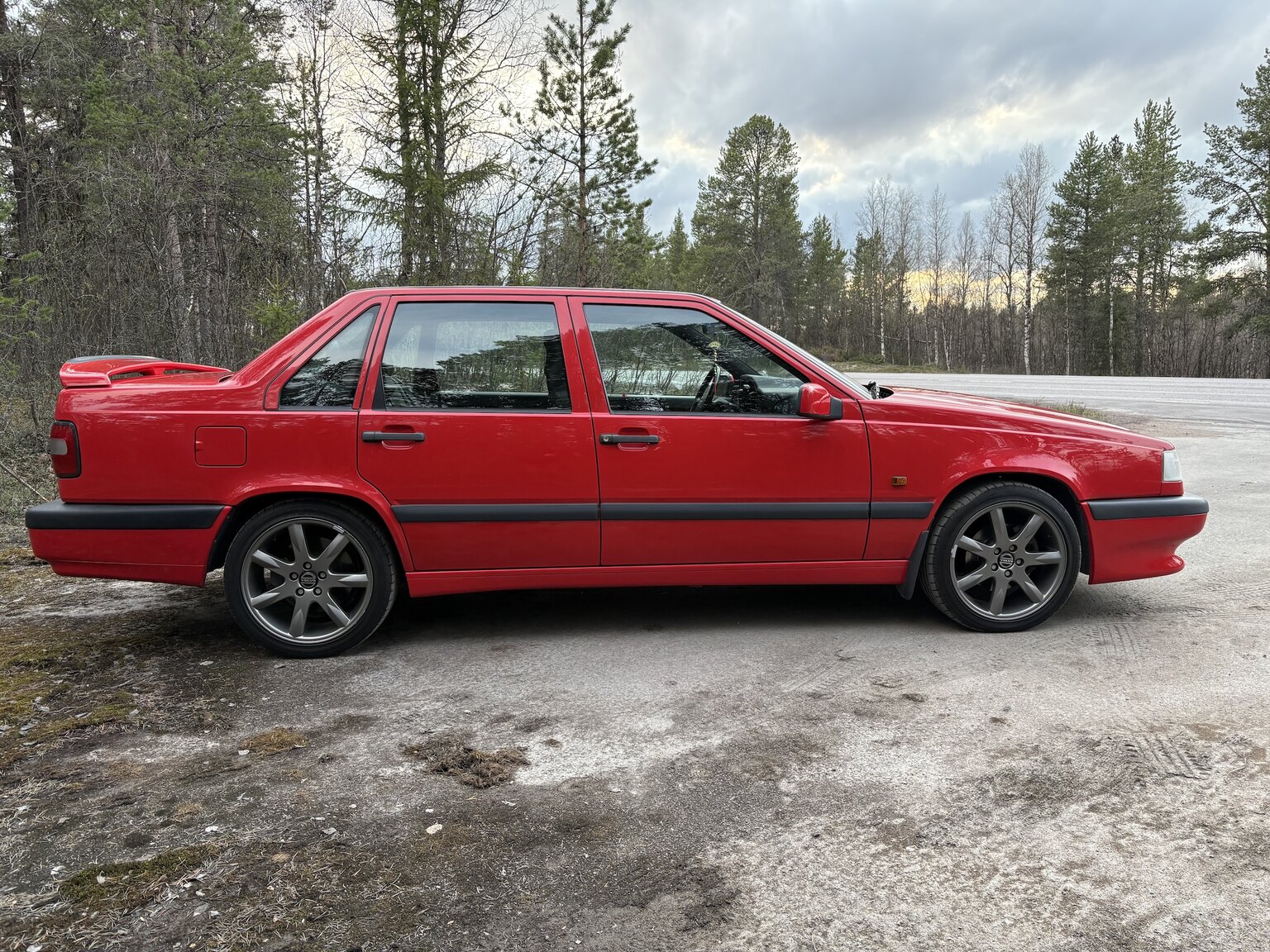 Exterior image of 1996 Volvo 850 R