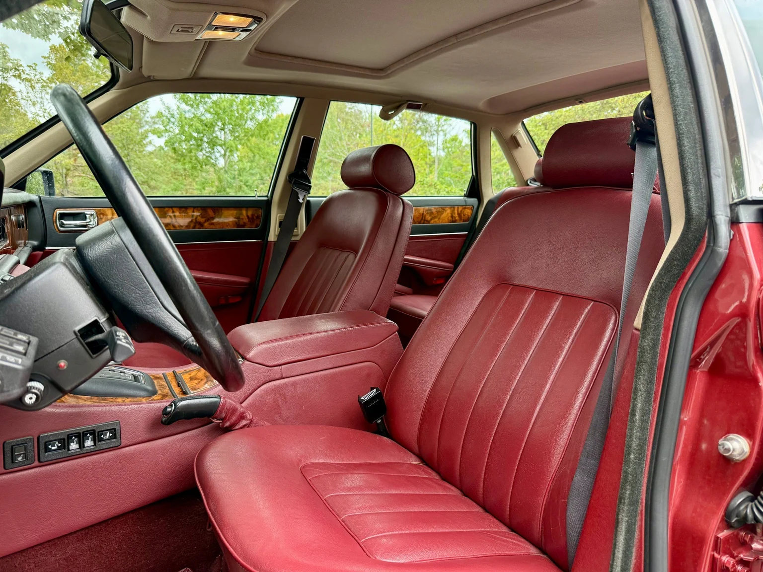 Innenraumfoto von 1988 Daimler Six (9)