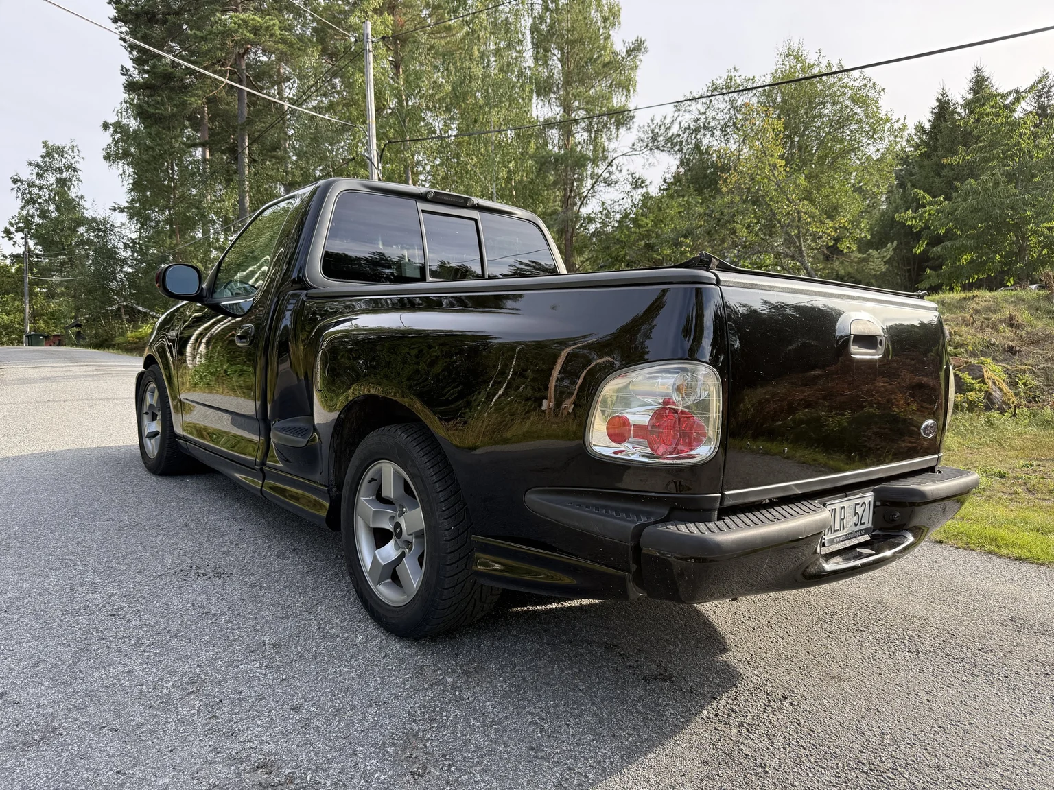 Exteriörbild på 2002 Ford F-150 SVT Lightning (34)