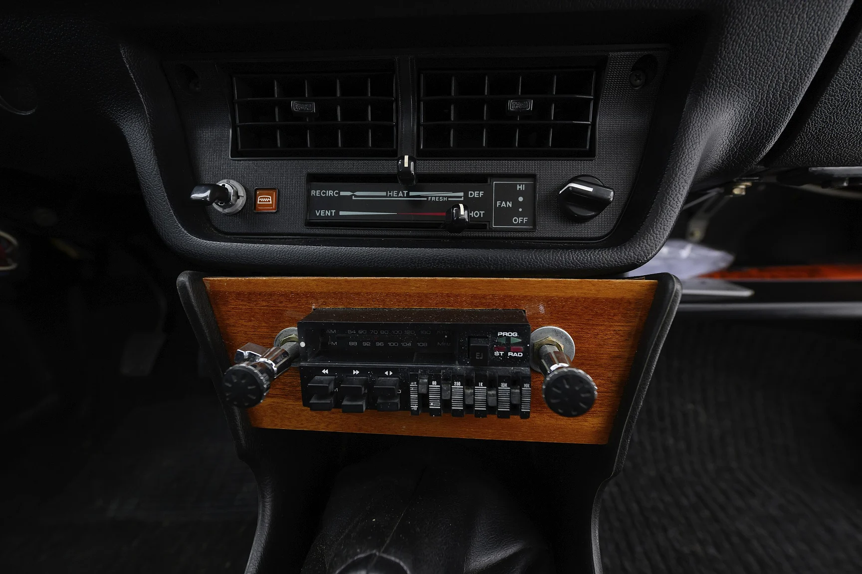 Interiörbild 1975 Toyota Corolla KE30 (32)