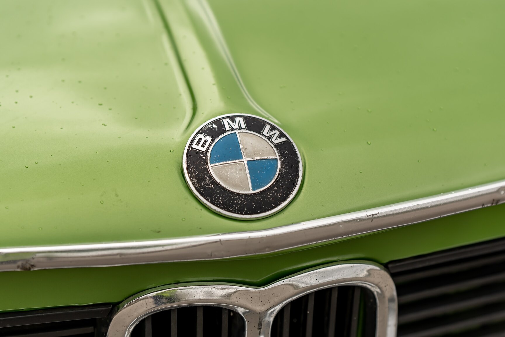 Exterior image of 1975 BMW 2002
