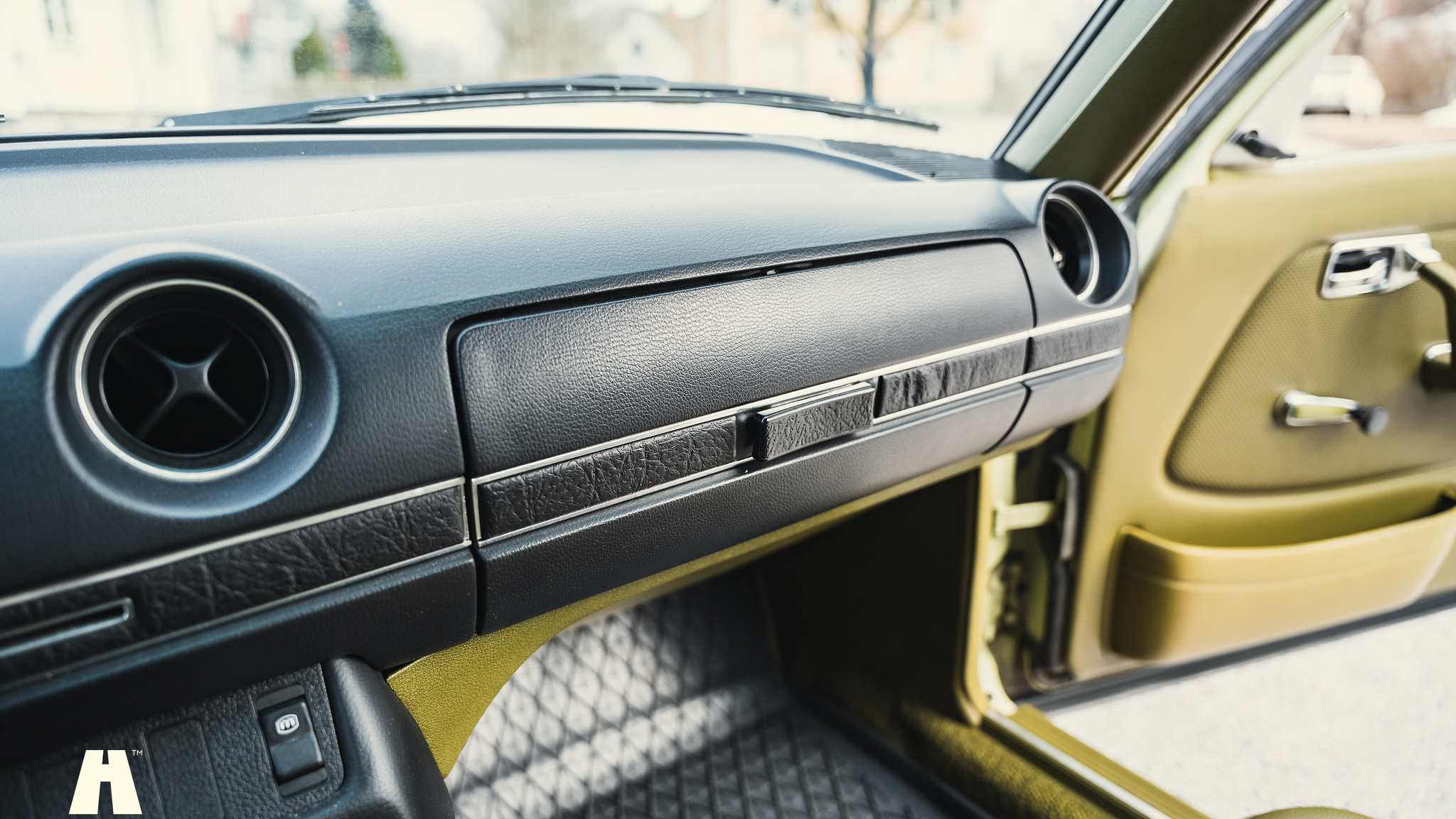 Innenraumfoto von 1979 Mercedes Benz 230