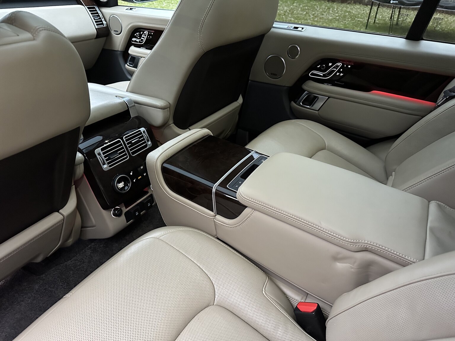 Interiörbild 2019 Range Rover Vouge Autobiography SDV8