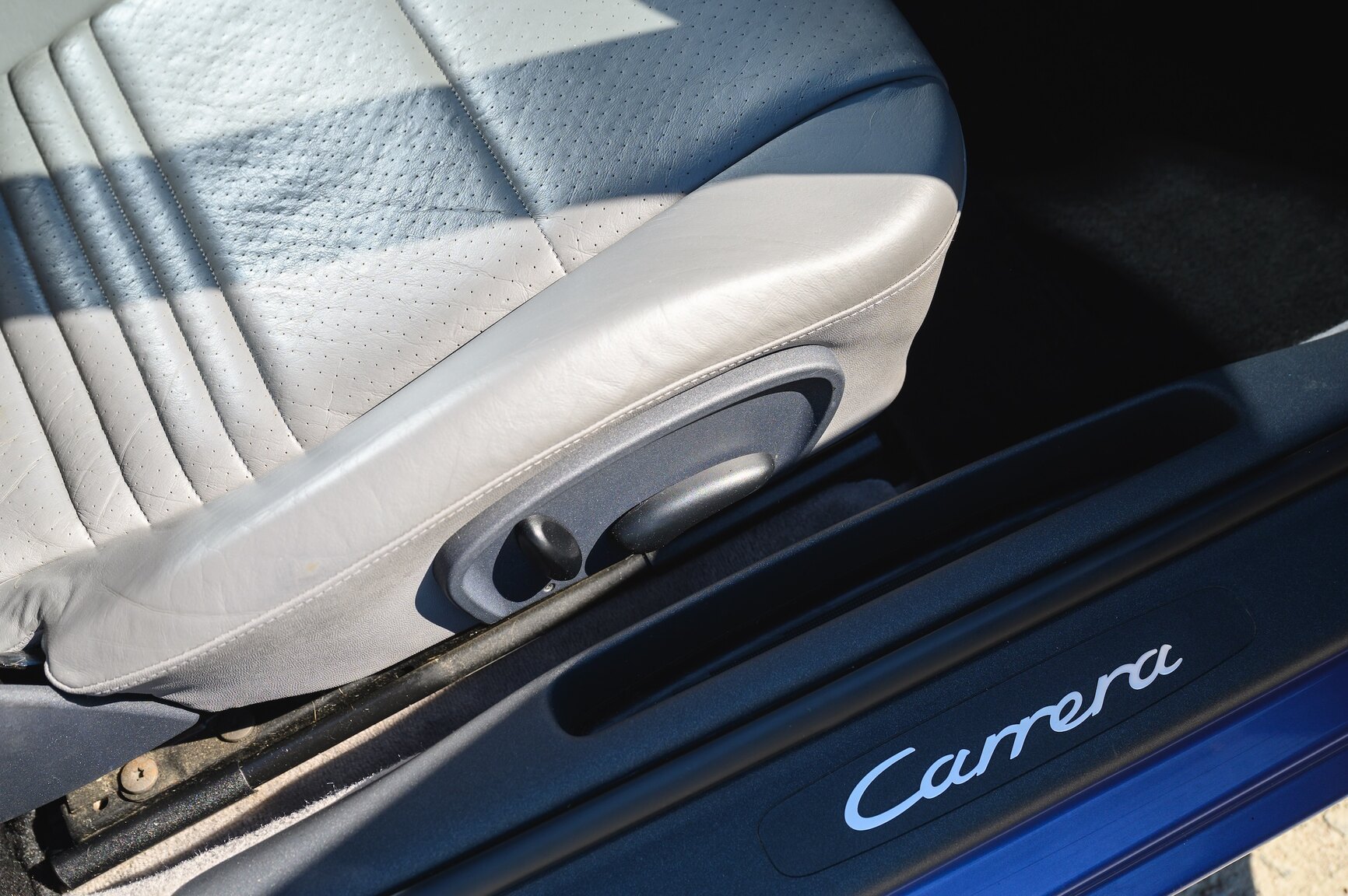 Innenraumfoto von 1998 Porsche 911 Carrera Tiptronic (39)