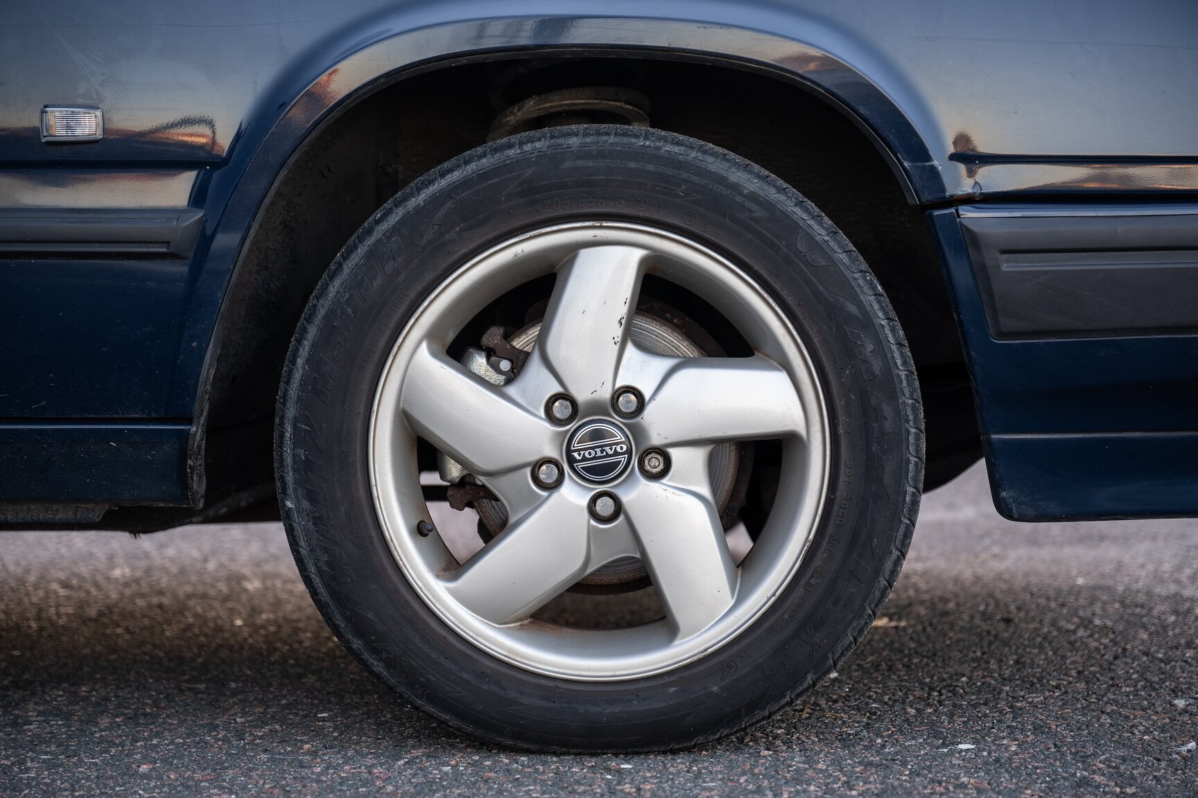 Exterior image of 1998 Volvo 940 Turbo