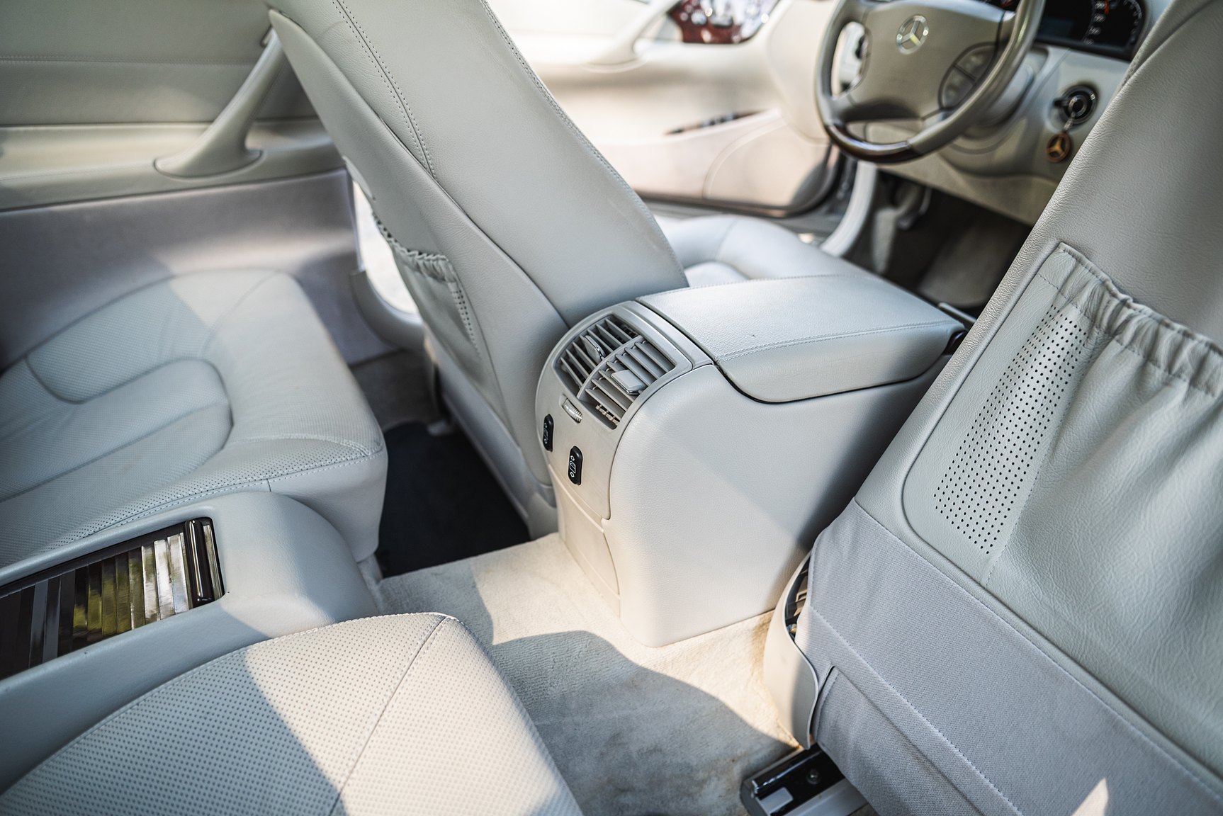 Interior image of 2000 Mercedes-Benz CL 500