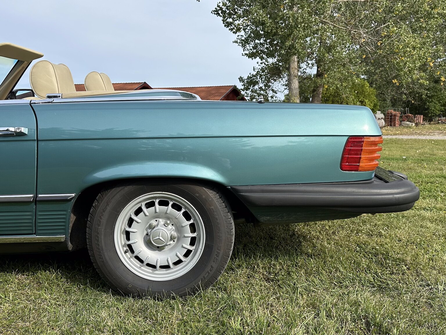Exteriörbild på 1985 Mercedes-Benz 380 SL