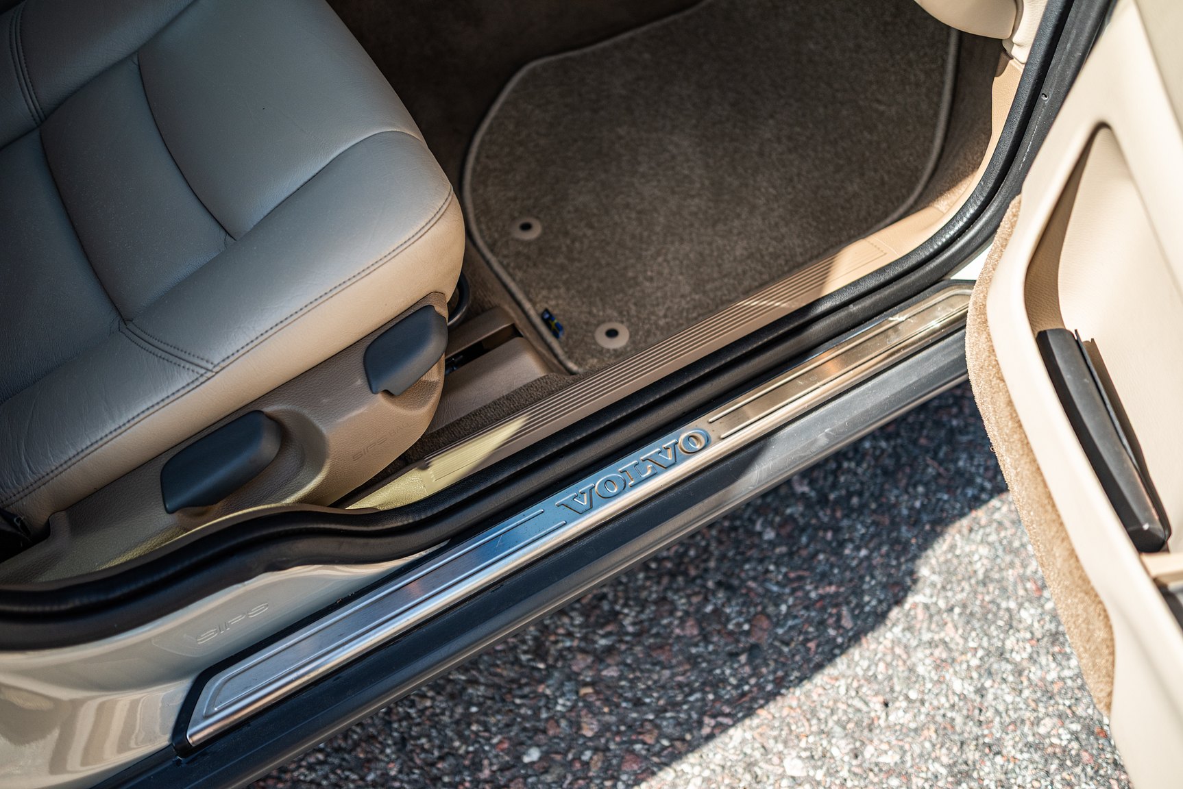 Interior image of 2000 Volvo V70 XC 2.4 T AWD 