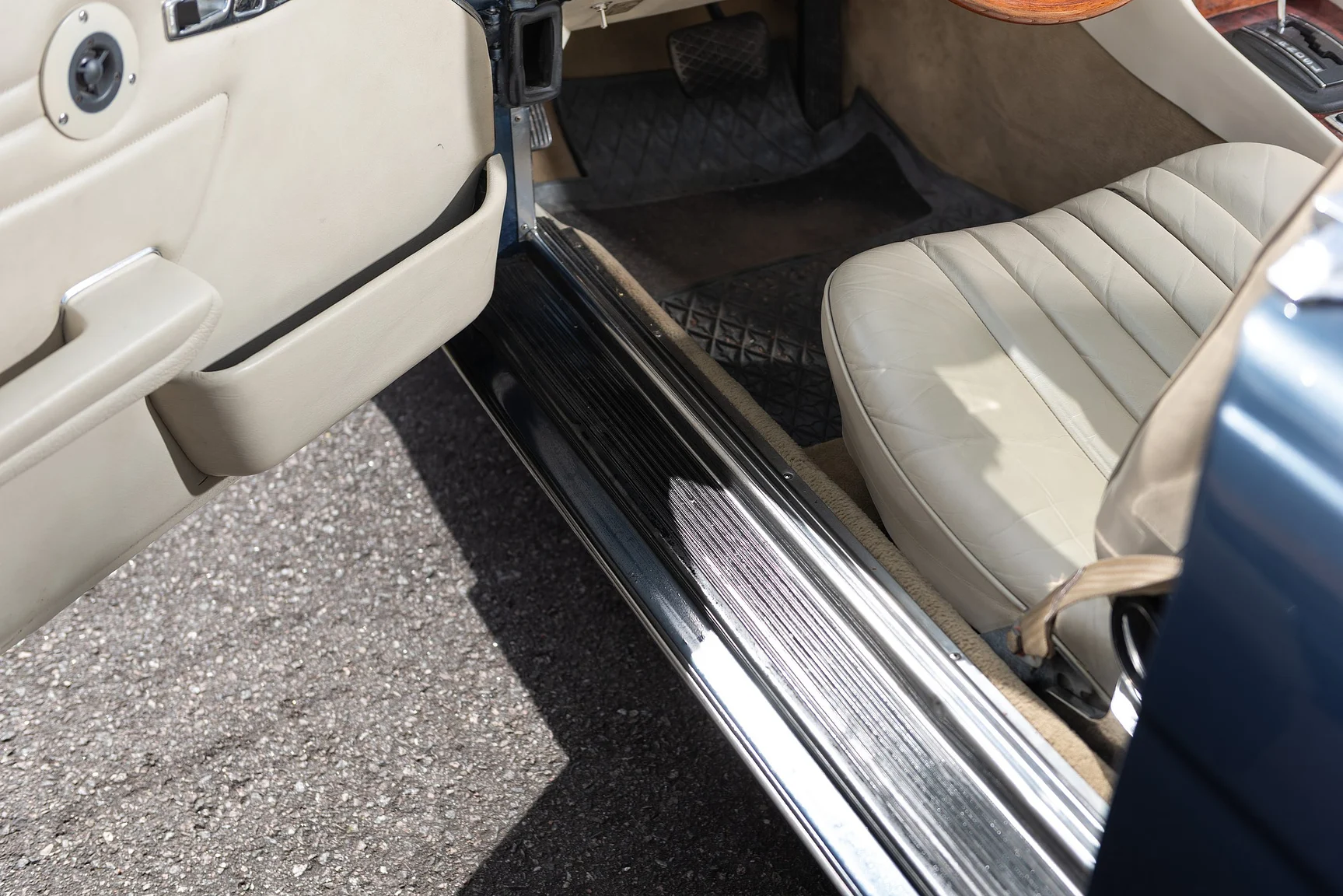Innenraumfoto von 1975 Mercedes Benz 350 SL Cabriolet  (60)