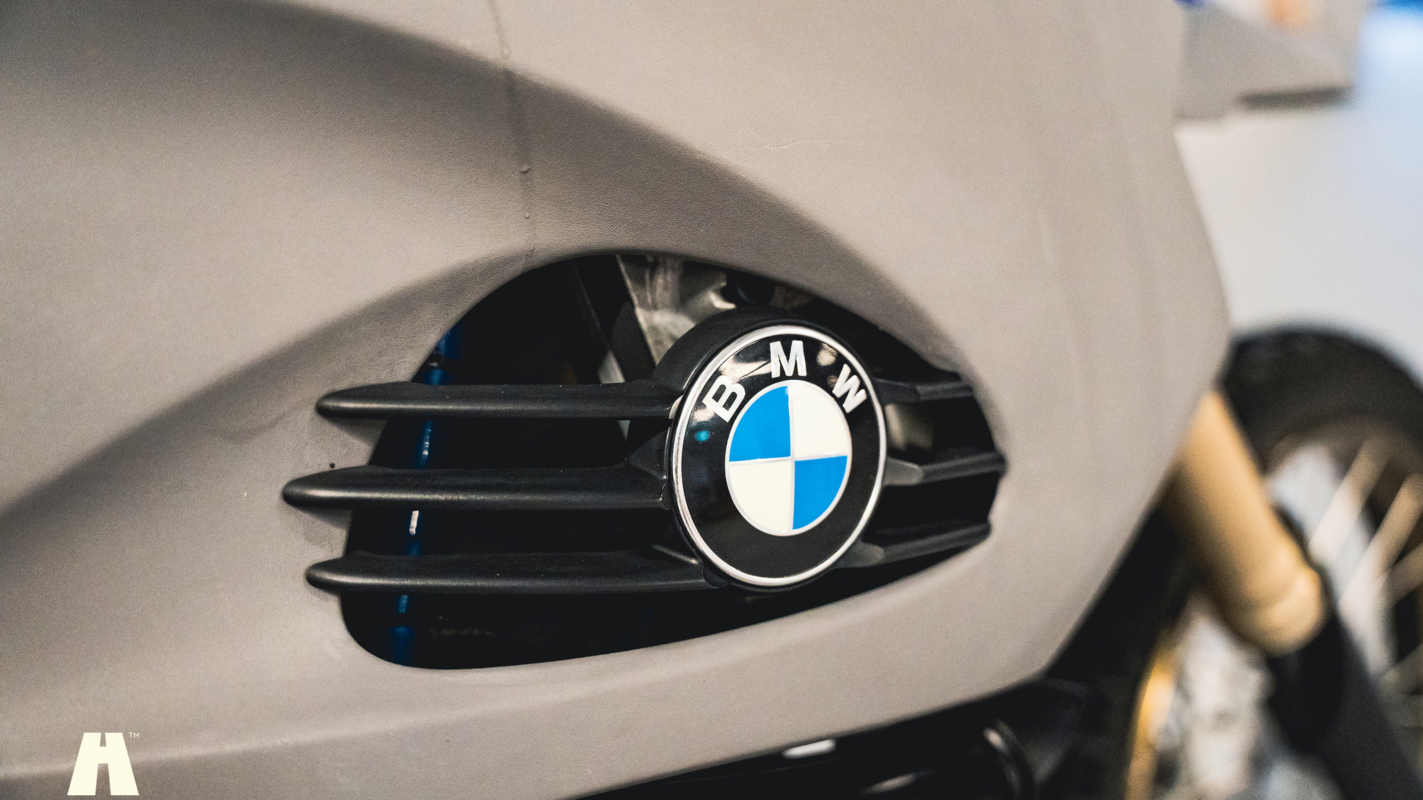 Exterior image of 2006 BMW HP2