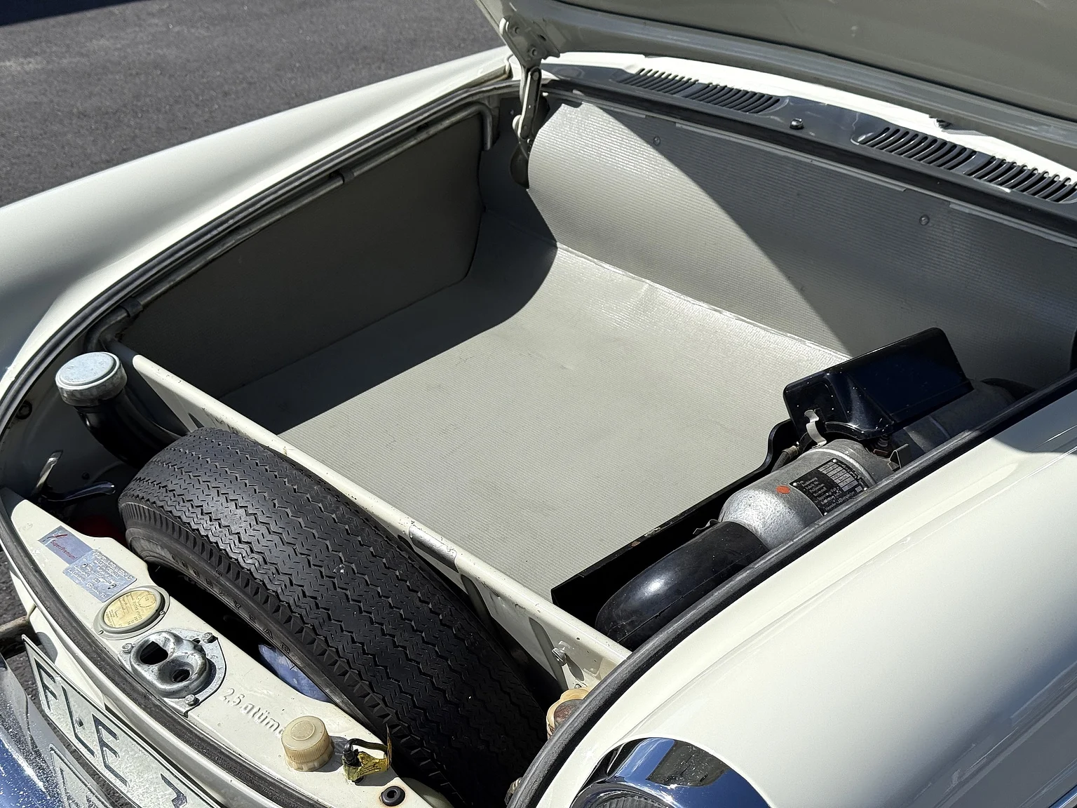 Image of 1965 Volkswagen 1500 Limousine 311 Notchback mechanics (25)