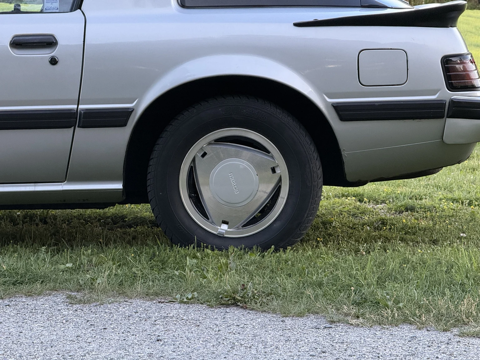 Exteriörbild på 1983 Mazda RX-7 (13)