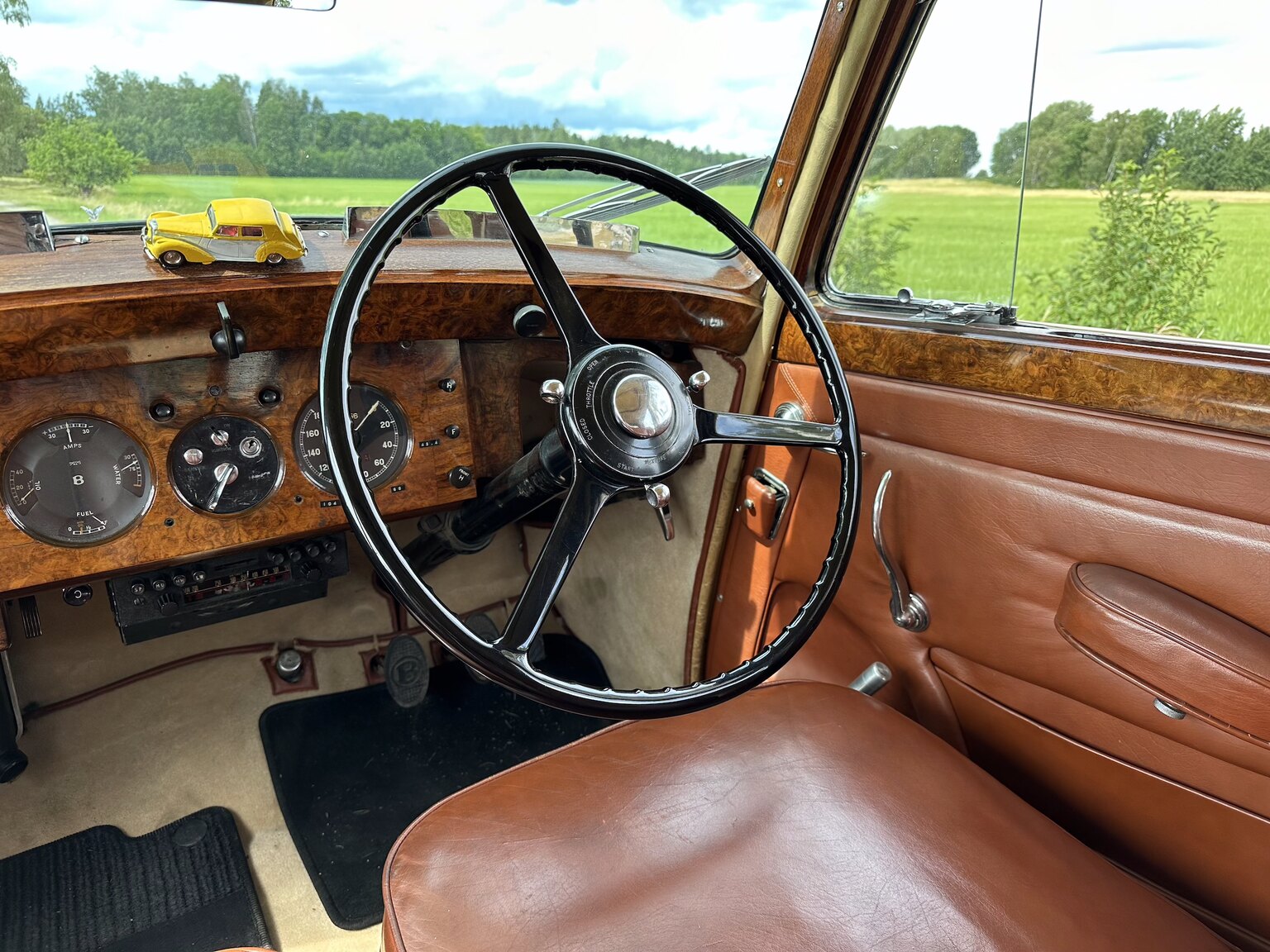 Interiörbild 1947 Bentley Mark IV Sport Saloon