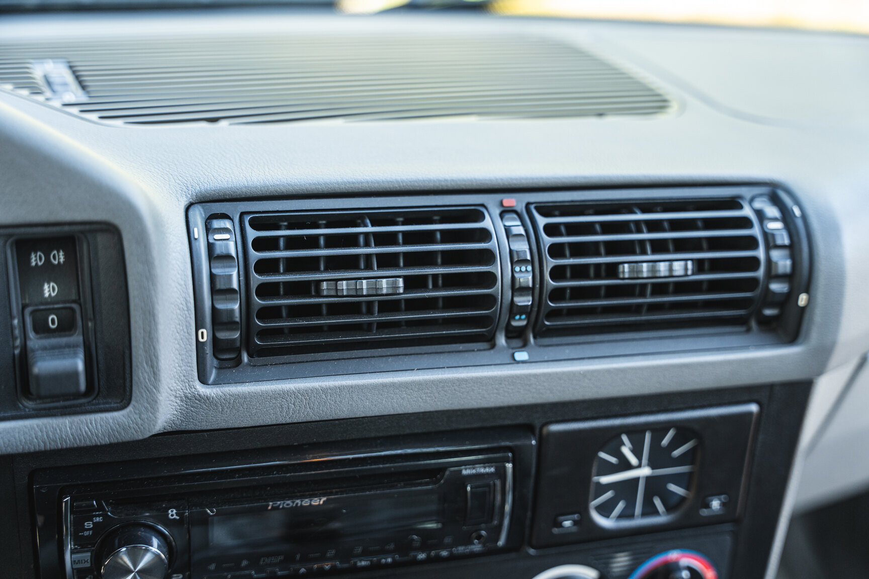 Interior image of 1994 BMW 520i E34