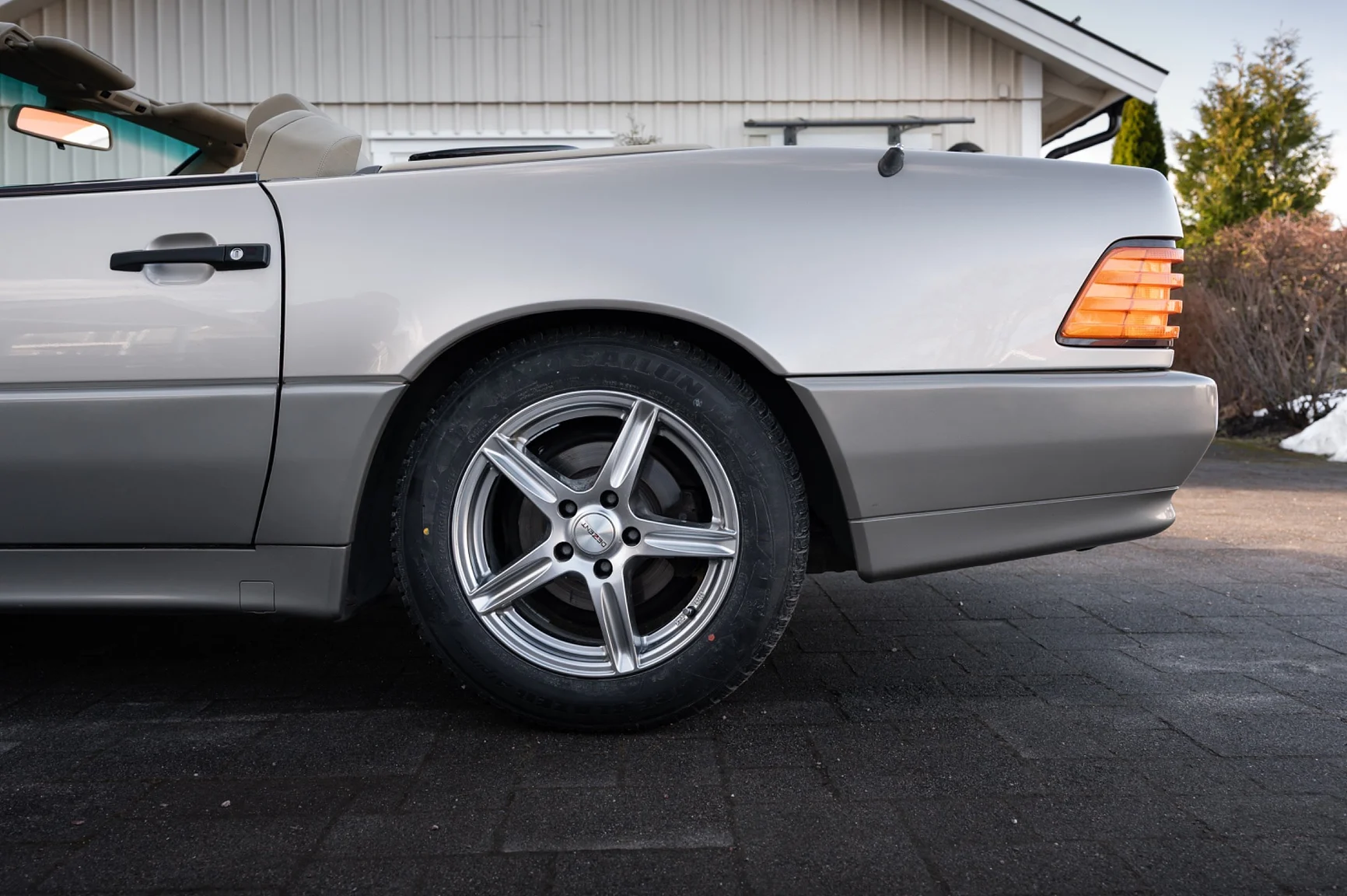 Exteriörbild på 1991 Mercedes-Benz 500 SL (33)