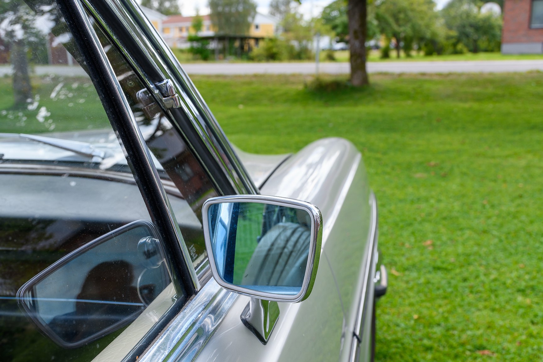 Exterior image of 1969 Mercedes-Benz 300 SEL