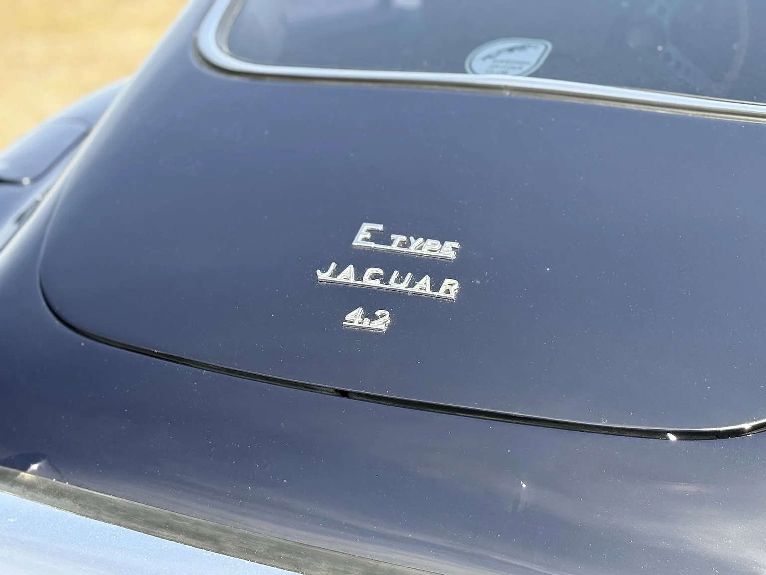 Exteriörbild på 1969 Jaguar E-Type 4.2 Coupe (24)