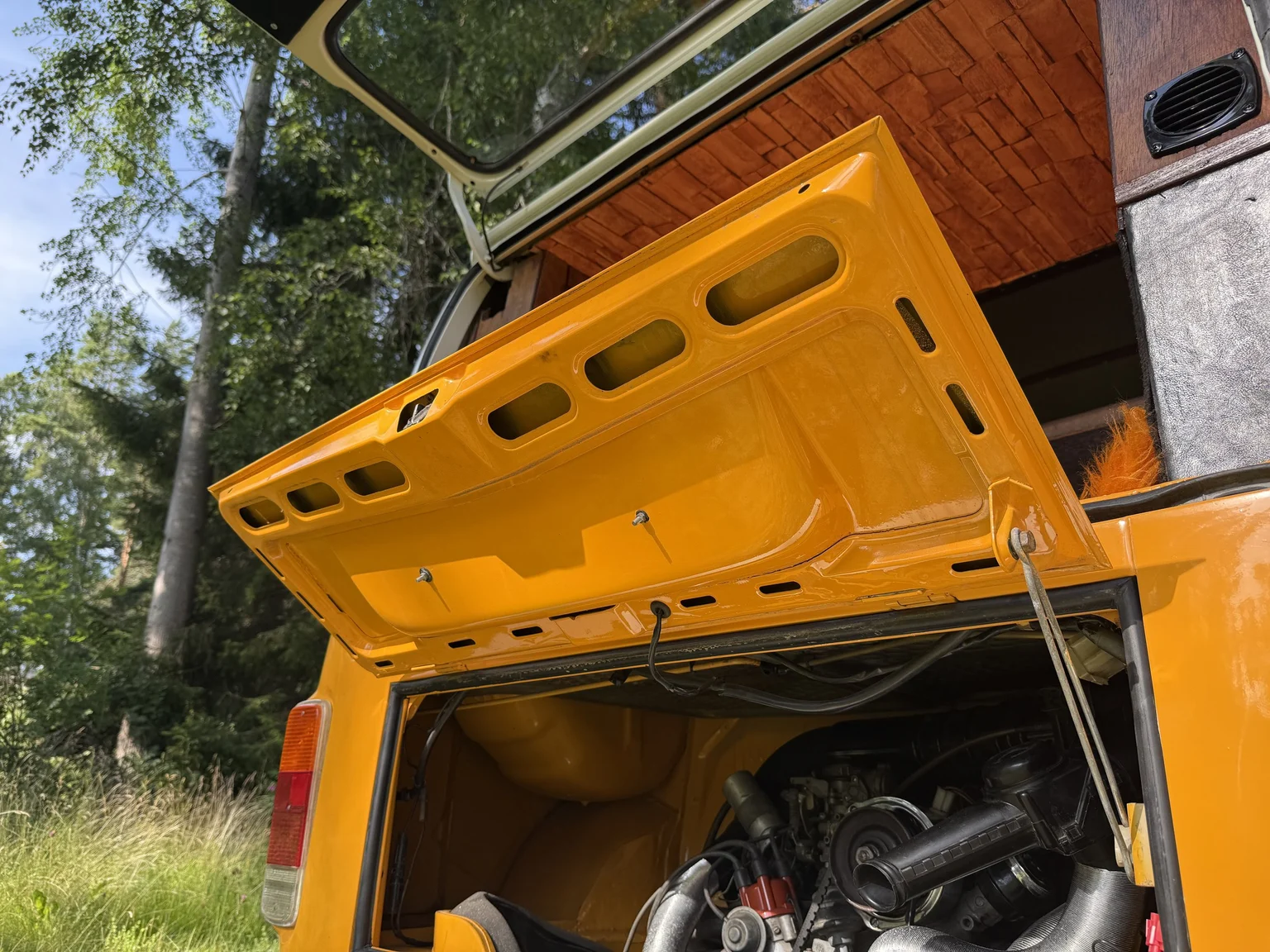 Image of 1975 Volkswagen Transporter Campervan mechanics (15)