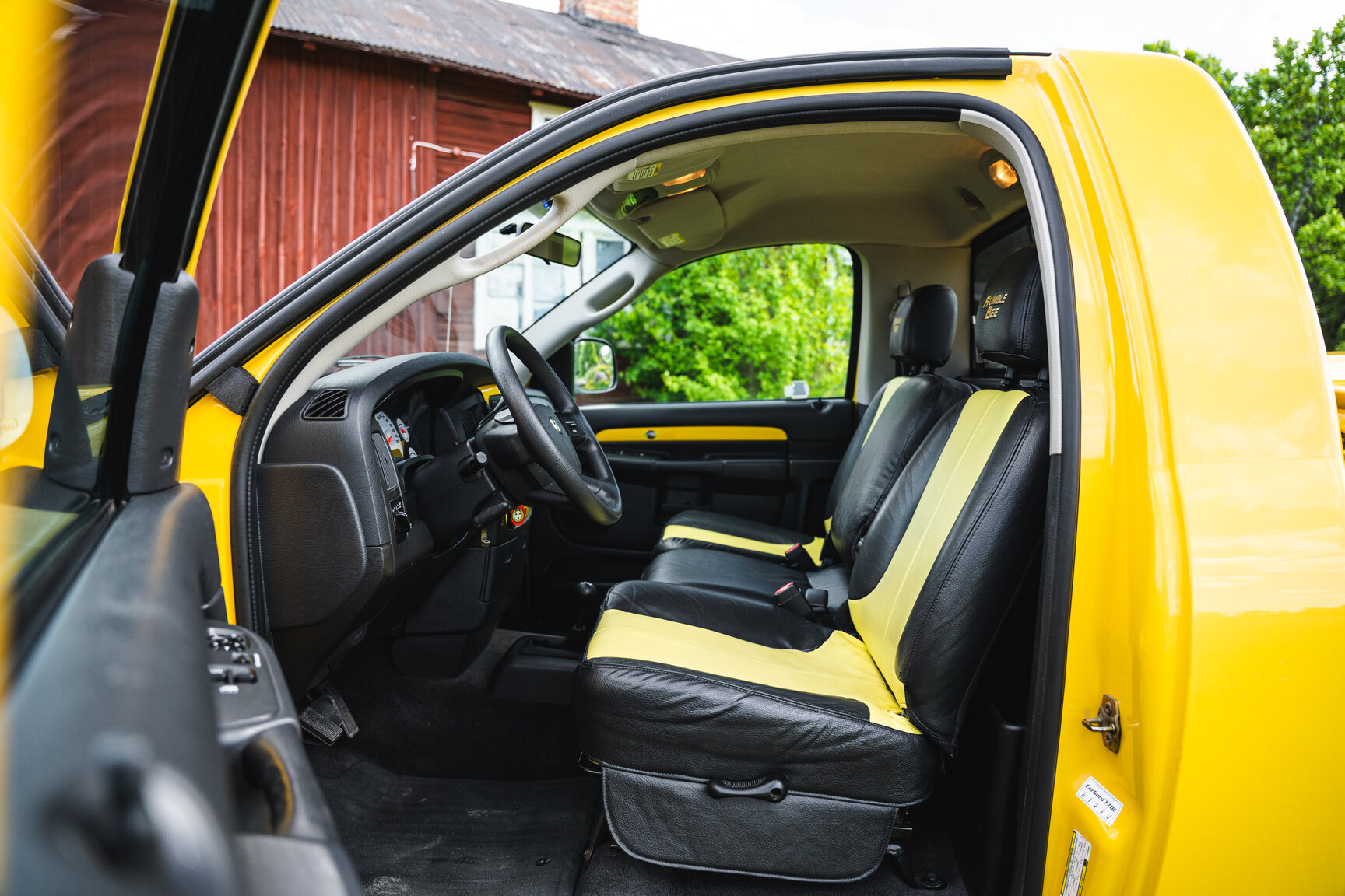 Interiörbild 2005 Dodge Ram 1500 Bumble Bee