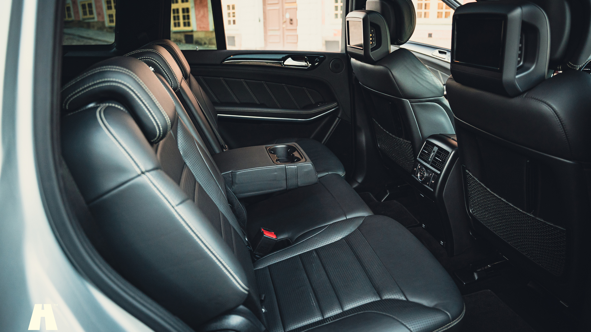 Innenraumfoto von 2017 Mercedes-Benz GLS 63 AMG (79)