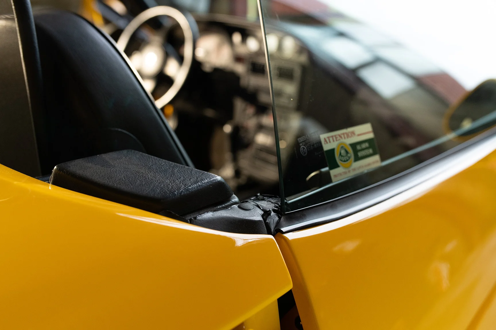 Exterior image of 1995 Lotus Elan Roadster (26)