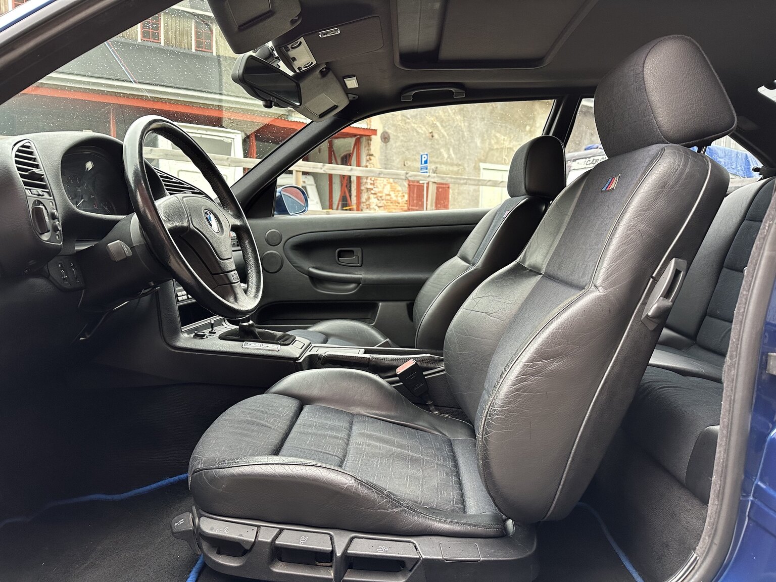 Innenraumfoto von 1996 BMW 328i Coupé E36 M-Sport (2)