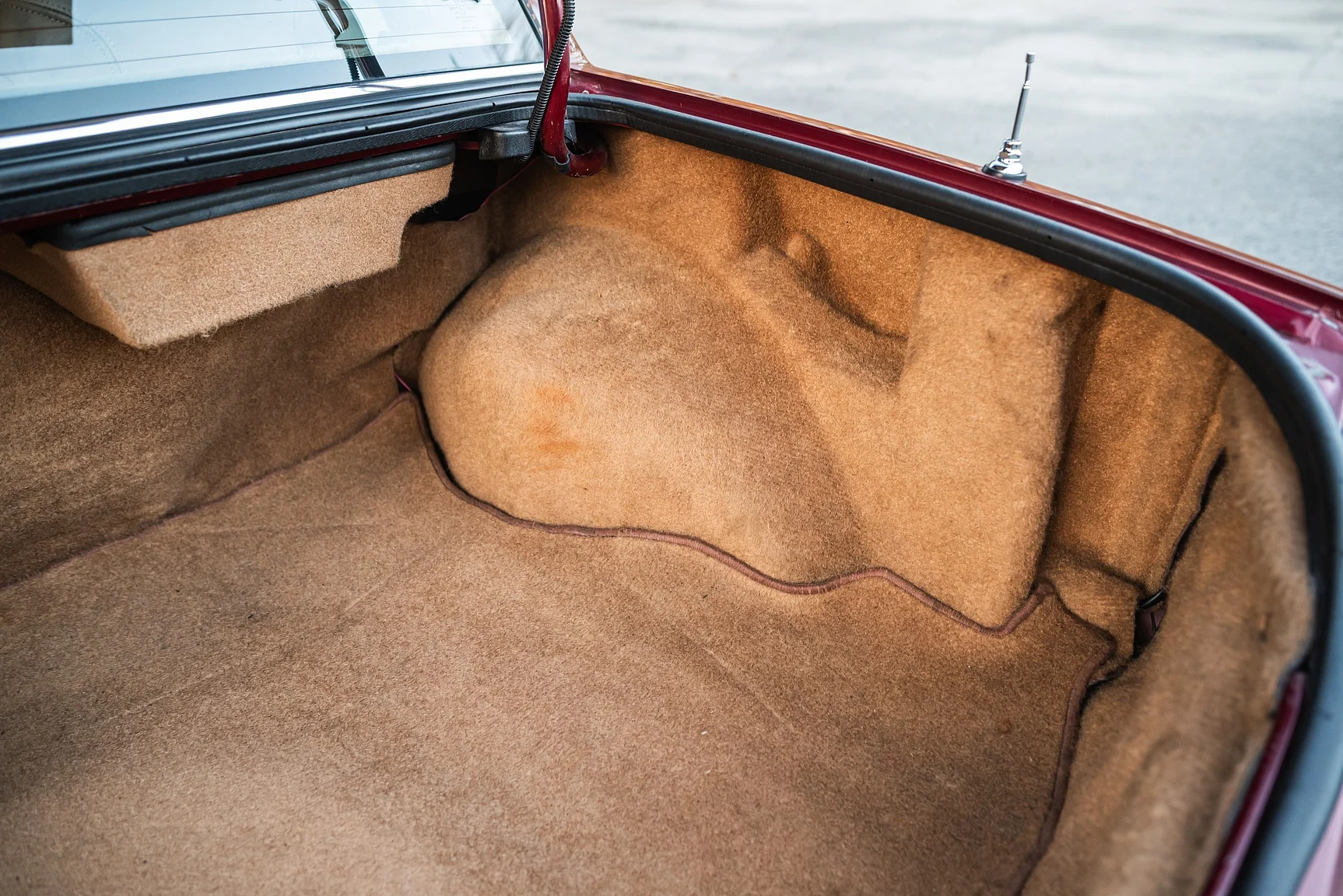 Interior image of 1989 Cadillac Seville (68)