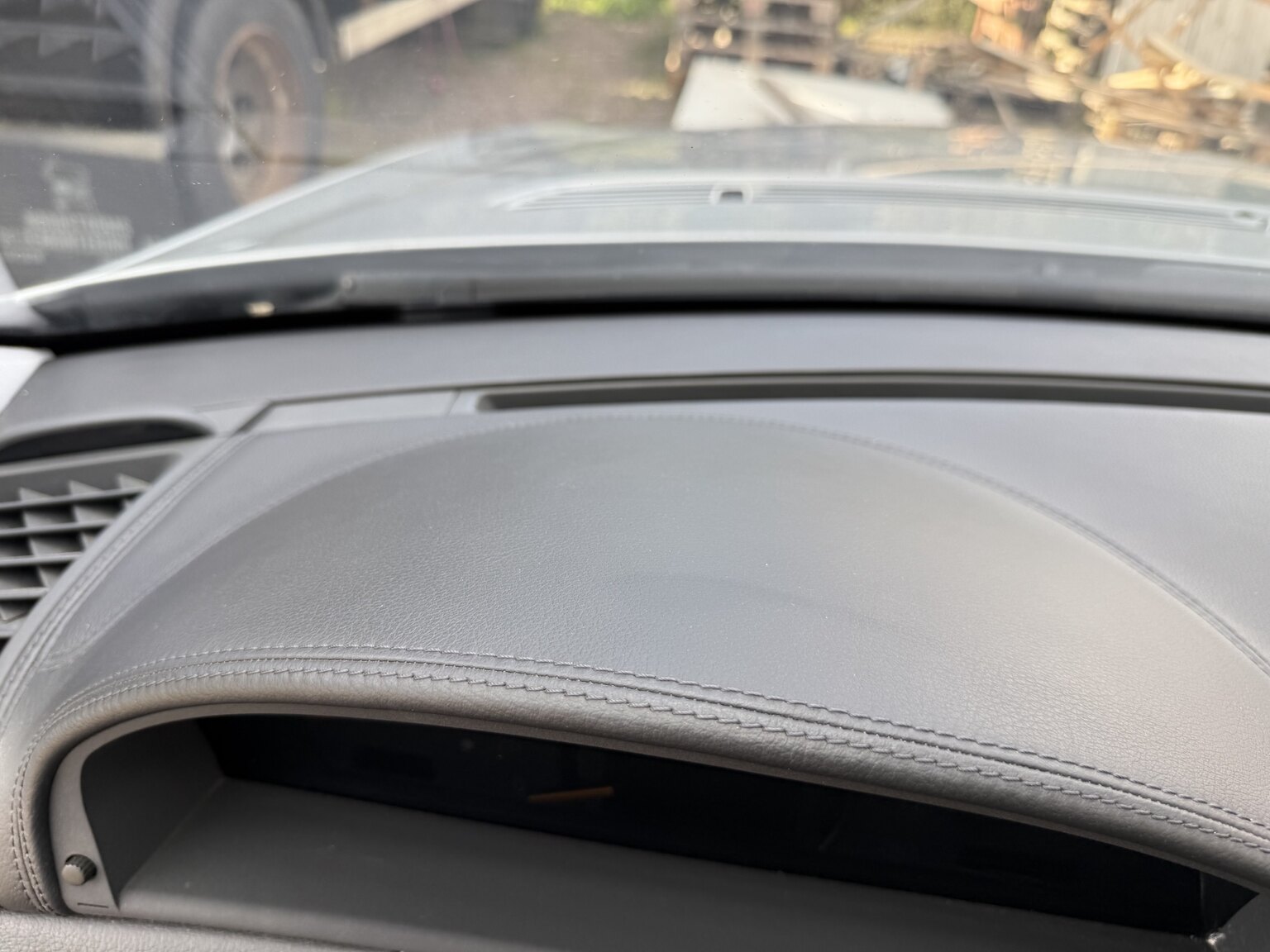 Interior image of 2000 Mercedes-Benz CL 500