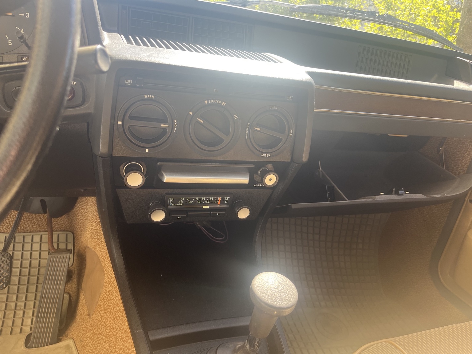 Innenraumfoto von 1977 BMW 518