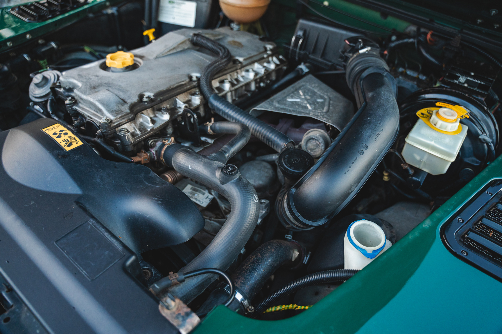 Image of 2003 Land Rover Defender TD5 90 Pickup (13) mechanics