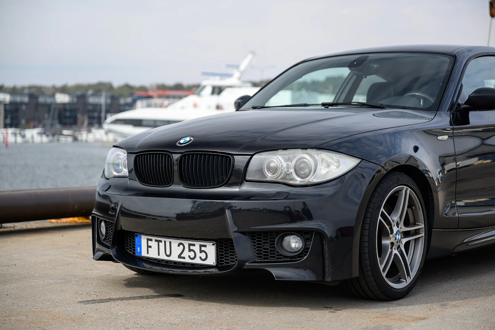 Exterior image of 2007 2007 BMW 130i M Sport (2)