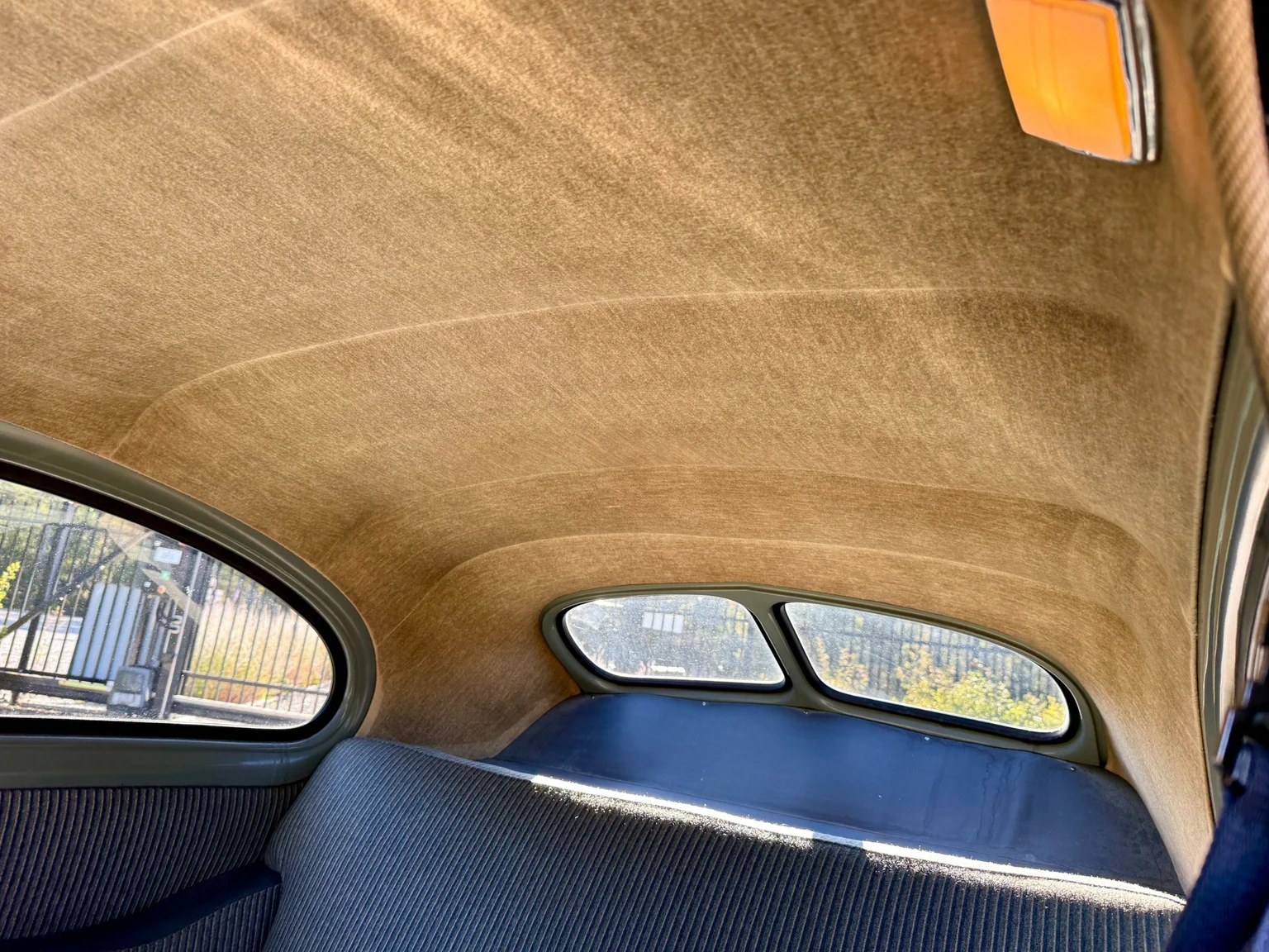 Innenraumfoto von 1953 Volvo PV444E (31)