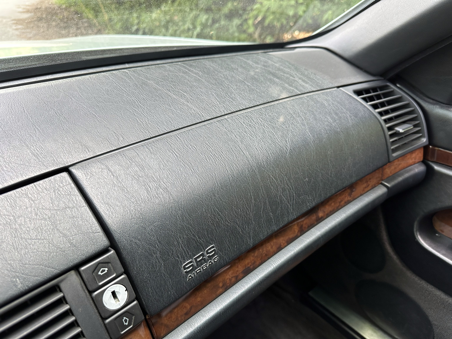 Innenraumfoto von 1992 Mercedes 300 SE (10)