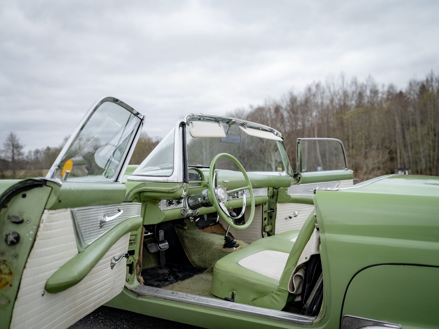 Innenraumfoto von 1956 Ford Thunderbird (1)