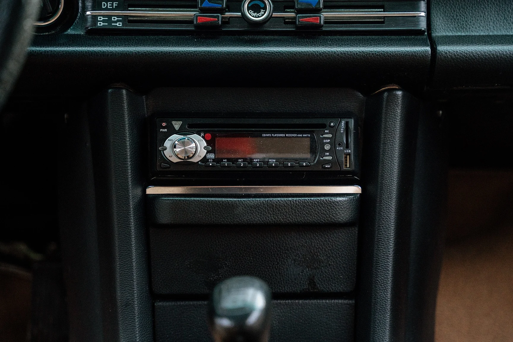 Interior image of 1975 Mercedes-Benz 240 D 3.0 (12)