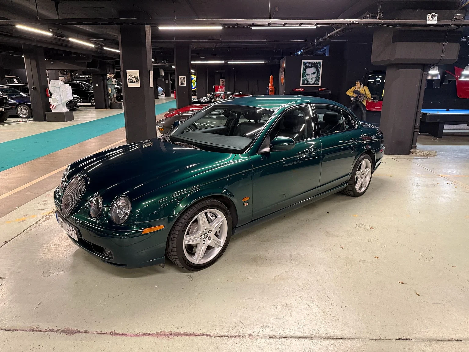 Exteriörbild på 2003 Jaguar S-type R (2)