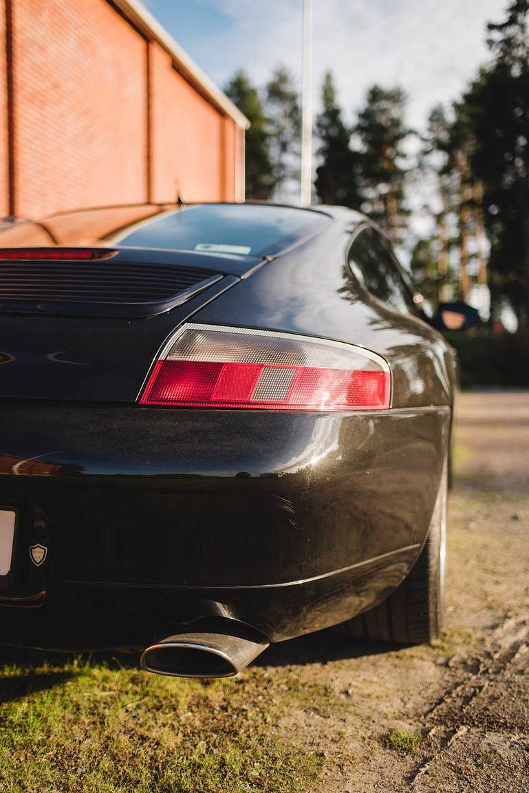 Exterior image of 1998 Porsche 996 Carrera 