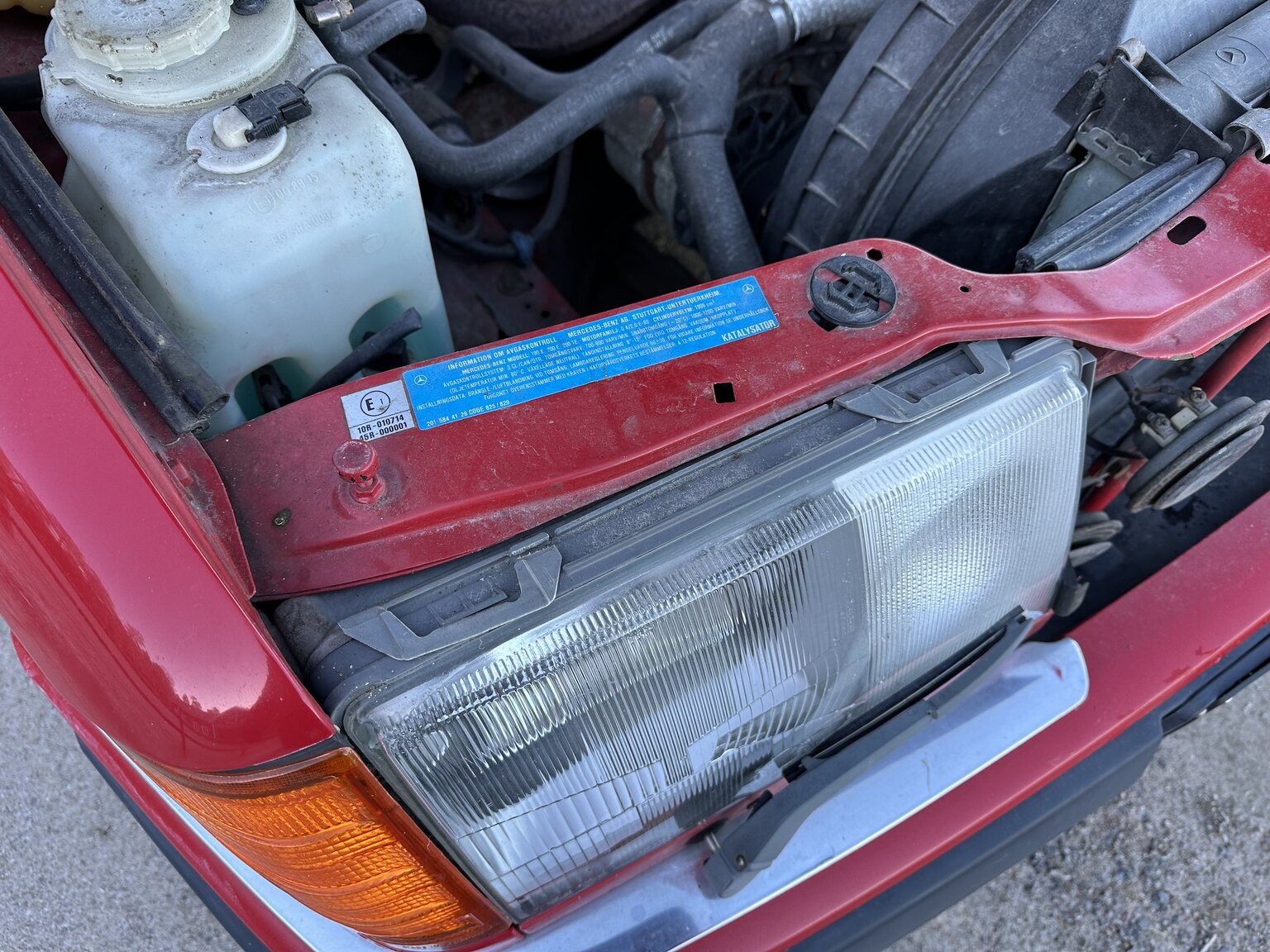 Image of 1990 Mercedes-Benz 200 E mechanics