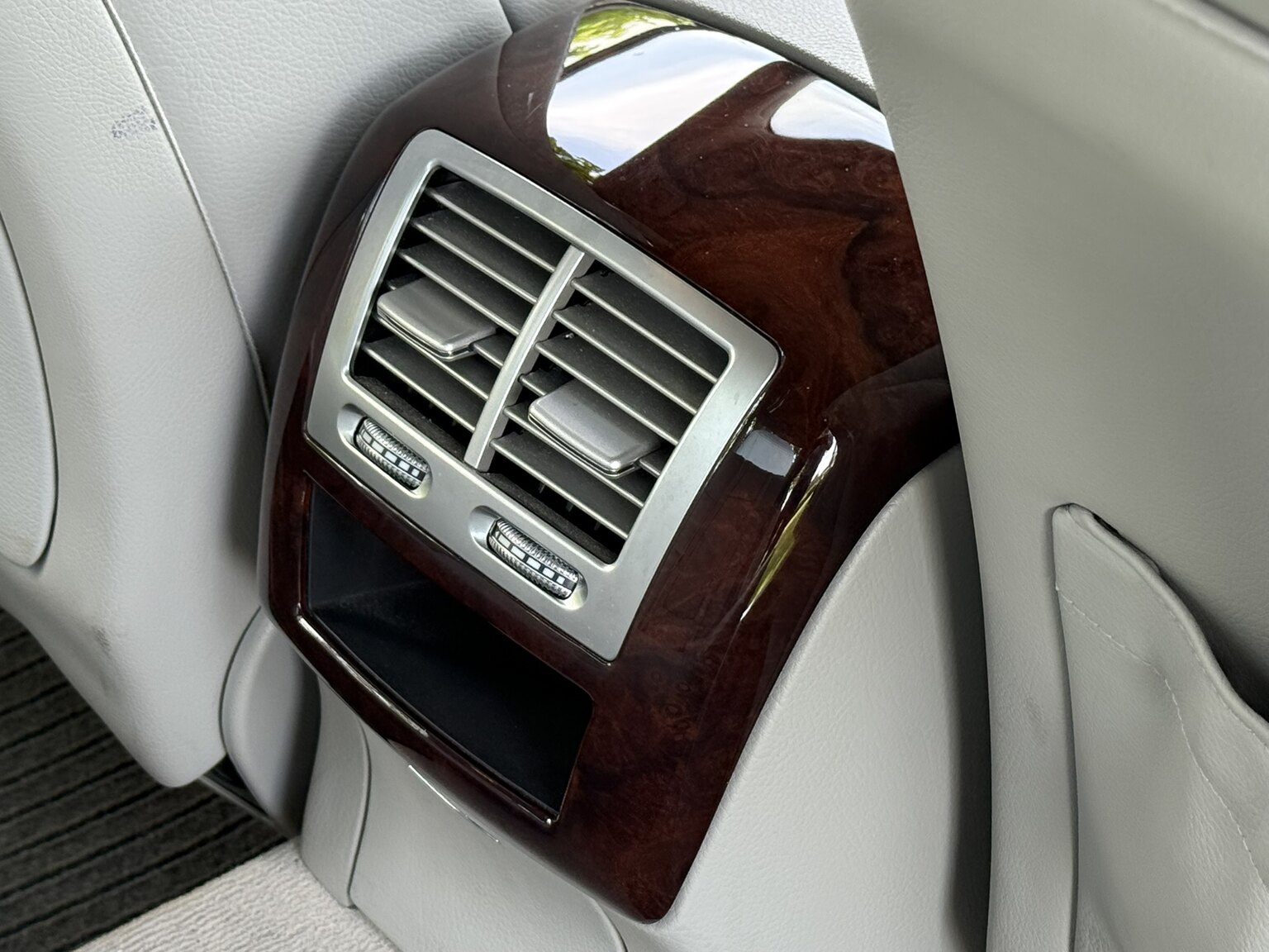 Interior image of 2011 Mercedes-Benz S 500 4MATIC 